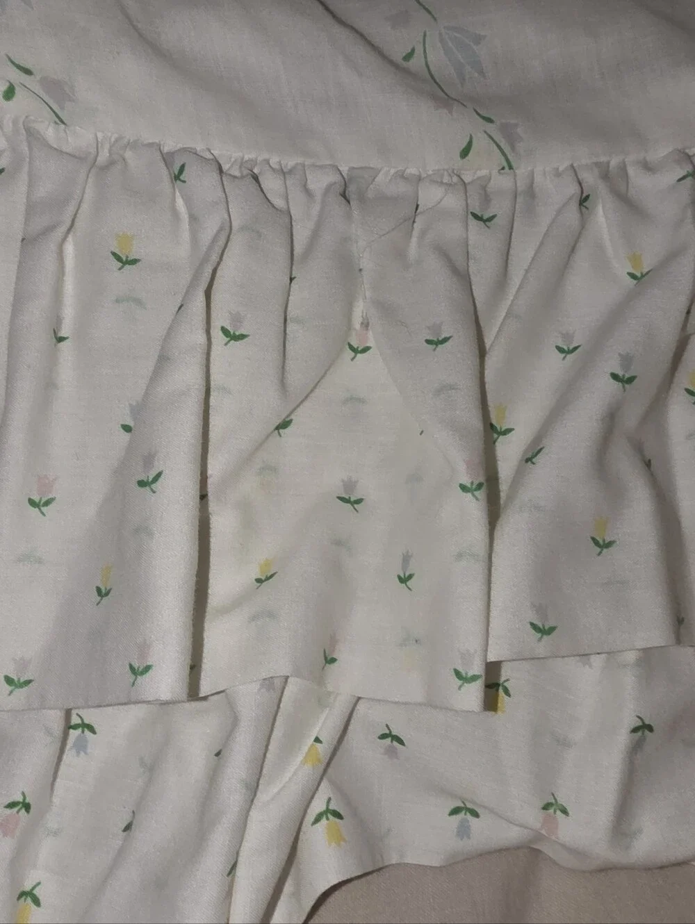 Vintage 1980s 1990s Quilted White Tulip Floral Ruffle Comforter Pillowcase Set